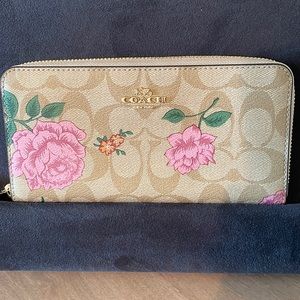 NWOT Coach Wallet